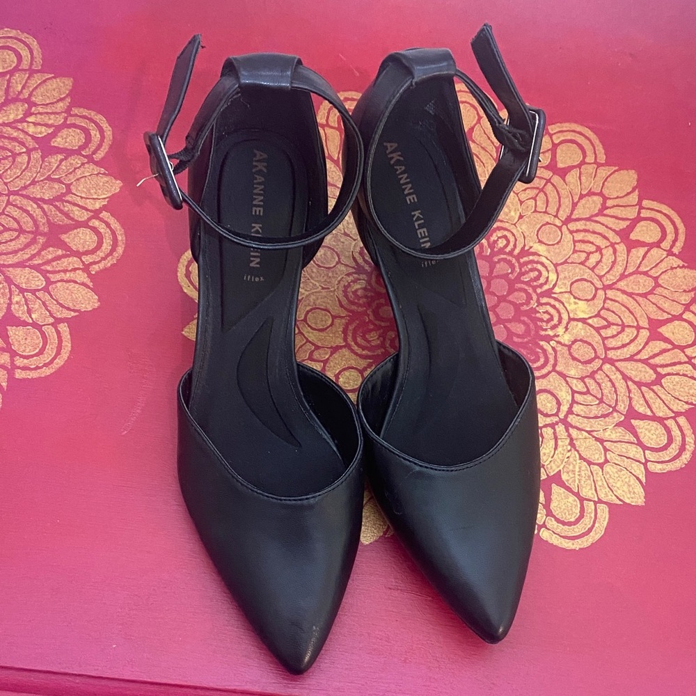 Anne Klein Black Pointed Toe Heels
